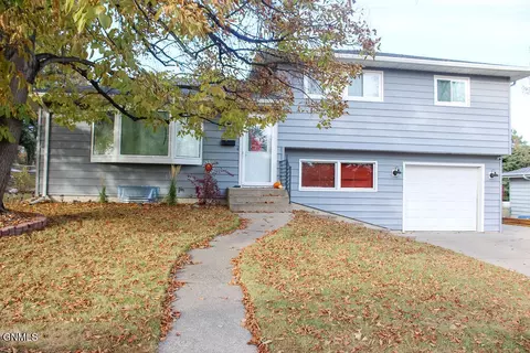 616 W Turnpike Ave, Bismarck, ND 58501