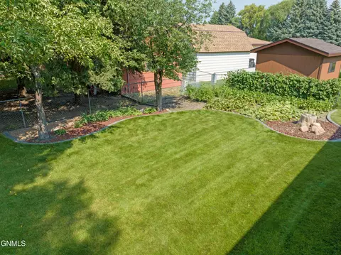 Exterior - 1506 Omaha Dr, Bismarck, ND 58504 photo 46 of 47