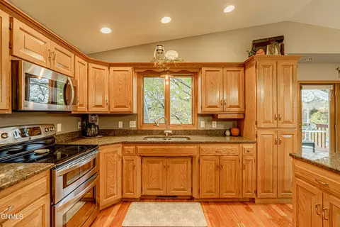Kitchen - 1506 Omaha Dr, Bismarck, ND 58504 photo 5 of 11