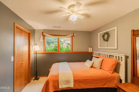 Bedroom - 1506 Omaha Dr, Bismarck, ND 58504 photo 12 of 12