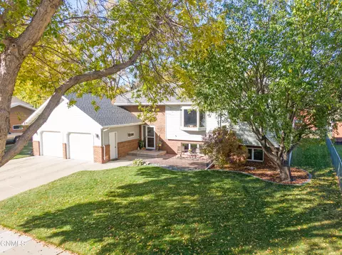 Exterior - 1506 Omaha Dr, Bismarck, ND 58504 photo 34 of 47