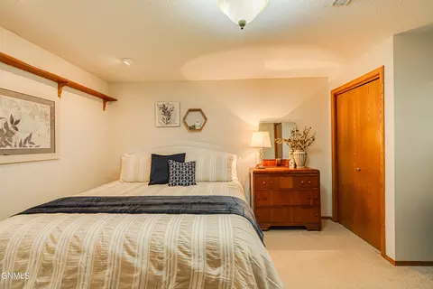 Bedroom - 1506 Omaha Dr, Bismarck, ND 58504 photo 7 of 12