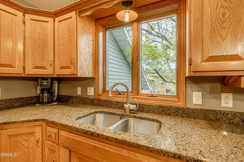 Kitchen - 1506 Omaha Dr, Bismarck, ND 58504 photo 7 of 11