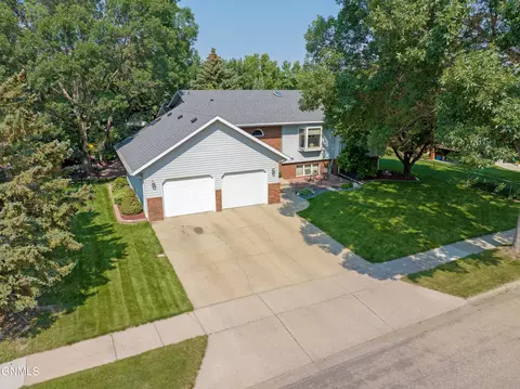 Exterior - 1506 Omaha Dr, Bismarck, ND 58504 photo 42 of 47