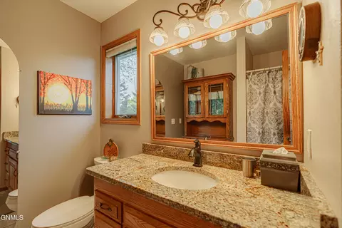 Bath - 1506 Omaha Dr, Bismarck, ND 58504 photo 5 of 15