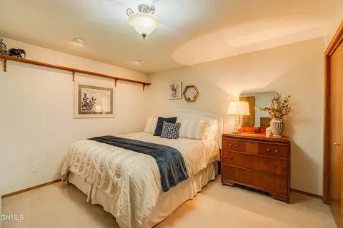 Bedroom - 1506 Omaha Dr, Bismarck, ND 58504 photo 8 of 12