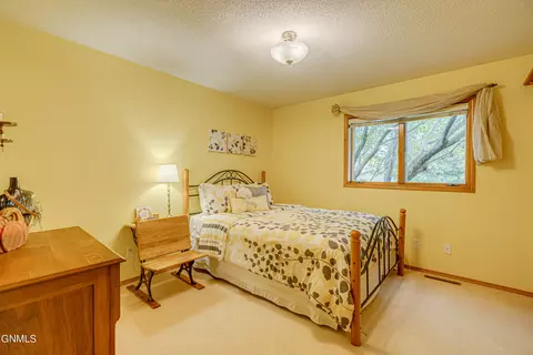 Bedroom - 1506 Omaha Dr, Bismarck, ND 58504 photo 5 of 12