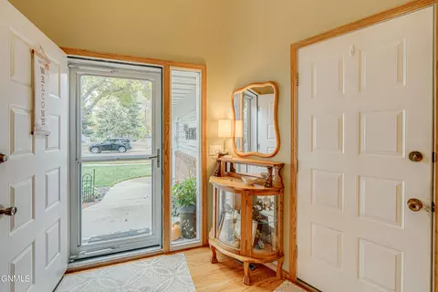 Entry Way - 1506 Omaha Dr, Bismarck, ND 58504 photo 7 of 11