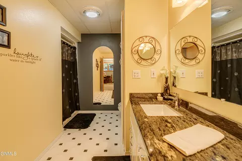 Bath - 1506 Omaha Dr, Bismarck, ND 58504 photo 12 of 15