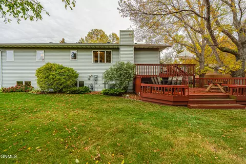 Exterior - 1506 Omaha Dr, Bismarck, ND 58504 photo 24 of 47
