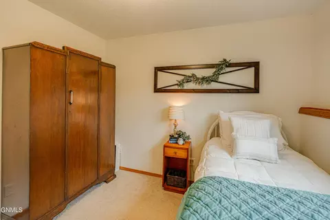 Bedroom - 1506 Omaha Dr, Bismarck, ND 58504 photo 10 of 12