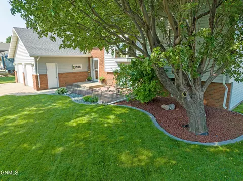 Exterior - 1506 Omaha Dr, Bismarck, ND 58504 photo 43 of 47