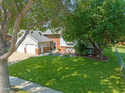Exterior - 1506 Omaha Dr, Bismarck, ND 58504 photo 2 of 47