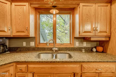 Kitchen - 1506 Omaha Dr, Bismarck, ND 58504 photo 8 of 11