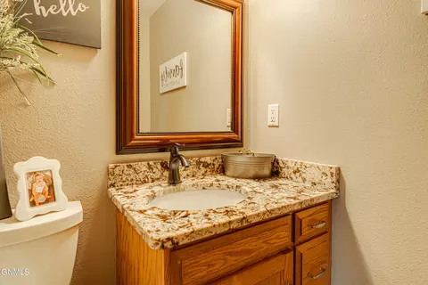 Bath - 1506 Omaha Dr, Bismarck, ND 58504 photo 10 of 15