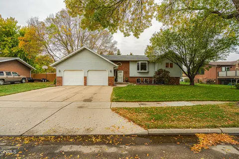 Exterior - 1506 Omaha Dr, Bismarck, ND 58504 photo 7 of 47