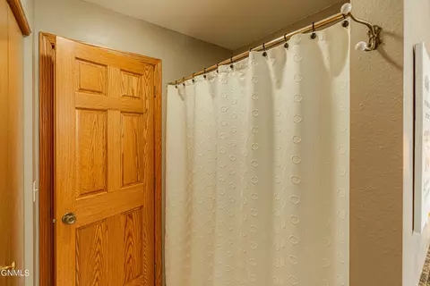 Bath - 1506 Omaha Dr, Bismarck, ND 58504 photo 2 of 15