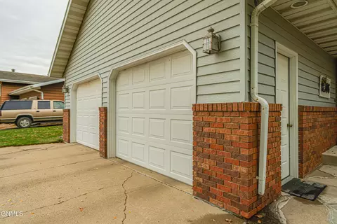 Other - 1506 Omaha Dr, Bismarck, ND 58504 photo 24 of 29