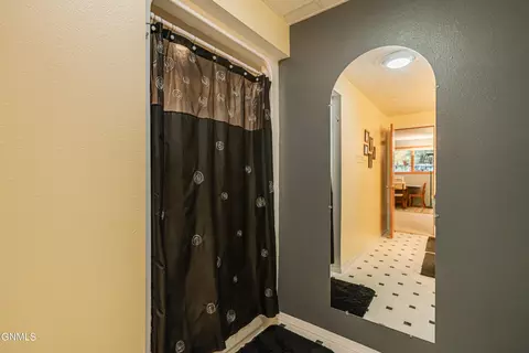 Bath - 1506 Omaha Dr, Bismarck, ND 58504 photo 13 of 15