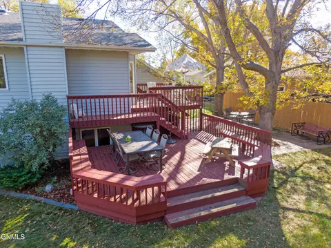 Exterior - 1506 Omaha Dr, Bismarck, ND 58504 photo 35 of 47