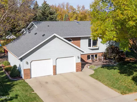 Exterior - 1506 Omaha Dr, Bismarck, ND 58504 photo 32 of 47