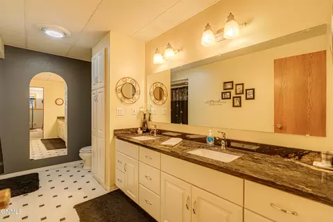 Bath - 1506 Omaha Dr, Bismarck, ND 58504 photo 11 of 15