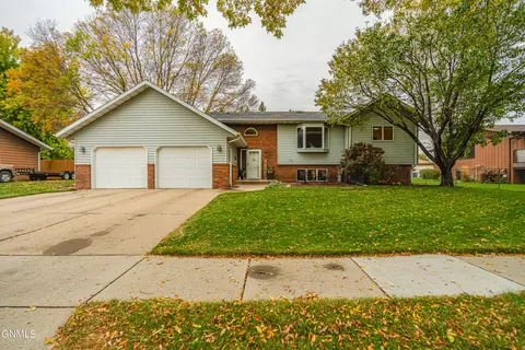 Exterior - 1506 Omaha Dr, Bismarck, ND 58504 photo 8 of 47