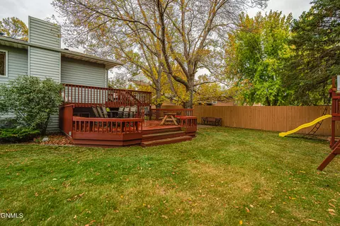Exterior - 1506 Omaha Dr, Bismarck, ND 58504 photo 25 of 47