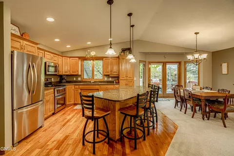 Kitchen - 1506 Omaha Dr, Bismarck, ND 58504 photo 4 of 11