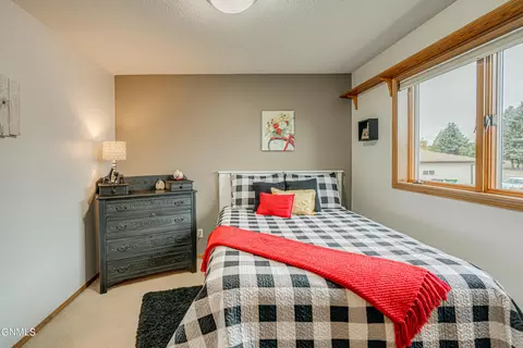 Bedroom - 1506 Omaha Dr, Bismarck, ND 58504 photo 4 of 12