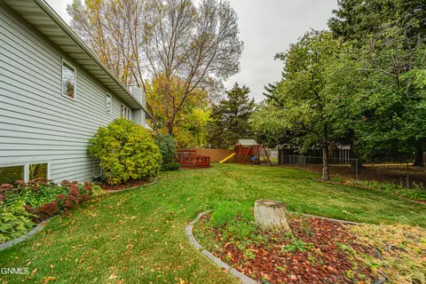 Exterior - 1506 Omaha Dr, Bismarck, ND 58504 photo 28 of 47