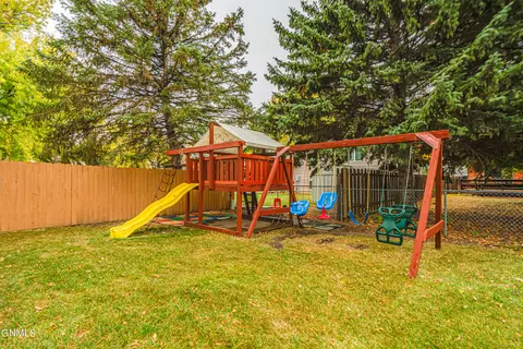 Exterior - 1506 Omaha Dr, Bismarck, ND 58504 photo 22 of 47