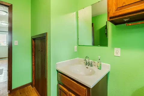 Bath - 2601 8th Ave NW, Mandan, ND 58554 photo 9 of 10
