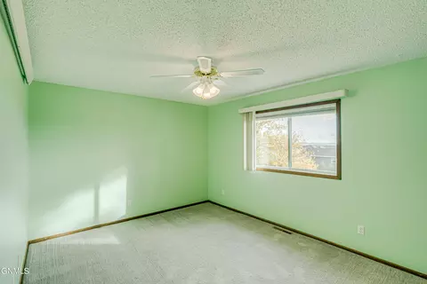 Bedroom - 2601 8th Ave NW, Mandan, ND 58554 photo 5 of 9