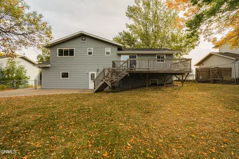 Exterior - 2601 8th Ave NW, Mandan, ND 58554 photo 13 of 21