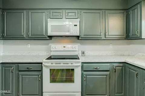 Kitchen - 2601 8th Ave NW, Mandan, ND 58554 photo 7 of 7