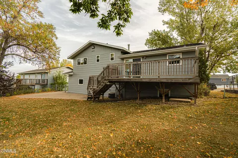 Exterior - 2601 8th Ave NW, Mandan, ND 58554 photo 2 of 21