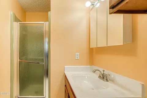 Bath - 2601 8th Ave NW, Mandan, ND 58554 photo 7 of 10