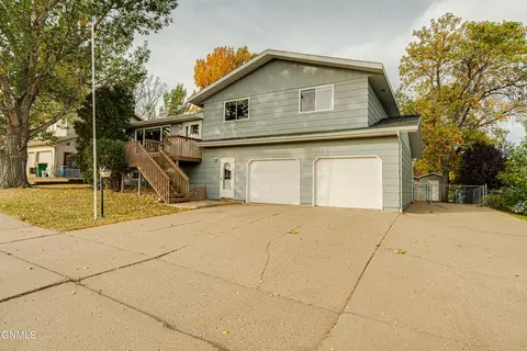 Exterior - 2601 8th Ave NW, Mandan, ND 58554 photo 7 of 21