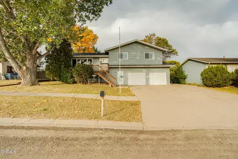 Exterior - 2601 8th Ave NW, Mandan, ND 58554 photo 5 of 21
