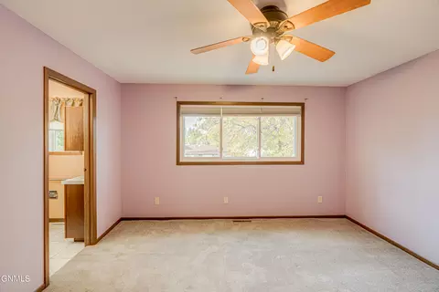 Bedroom - 2601 8th Ave NW, Mandan, ND 58554 photo 2 of 9