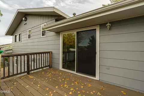 Exterior - 2601 8th Ave NW, Mandan, ND 58554 photo 16 of 21