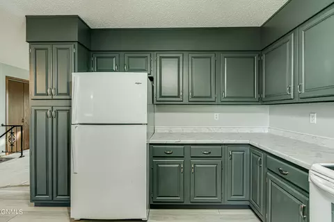 Kitchen - 2601 8th Ave NW, Mandan, ND 58554 photo 6 of 7