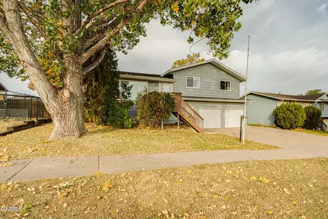 Exterior - 2601 8th Ave NW, Mandan, ND 58554 photo 8 of 21