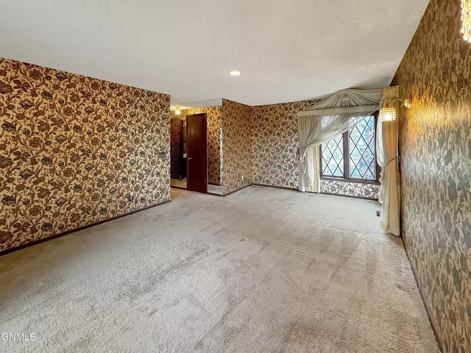 Living - 1804 Crest St, Williston, ND 58801 photo 10 of 10