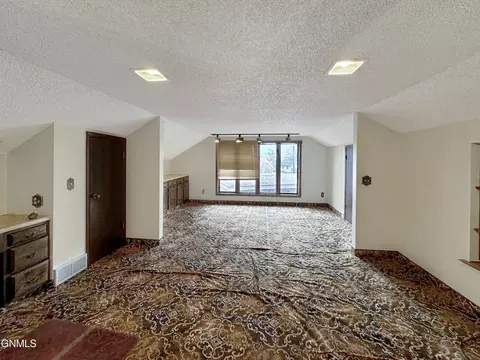 1804 Crest St, Williston, ND 58801 photo 19