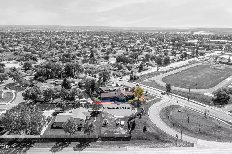 View/Area - 1804 Crest St, Williston, ND 58801 photo 6 of 6
