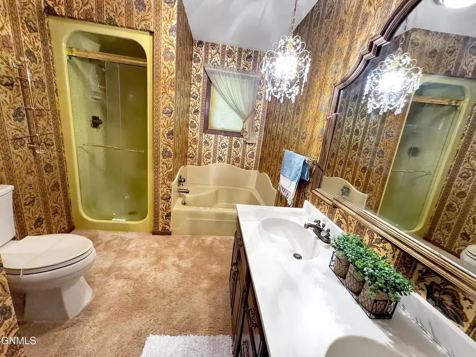 Bath - 1804 Crest St, Williston, ND 58801 photo 1 of 7