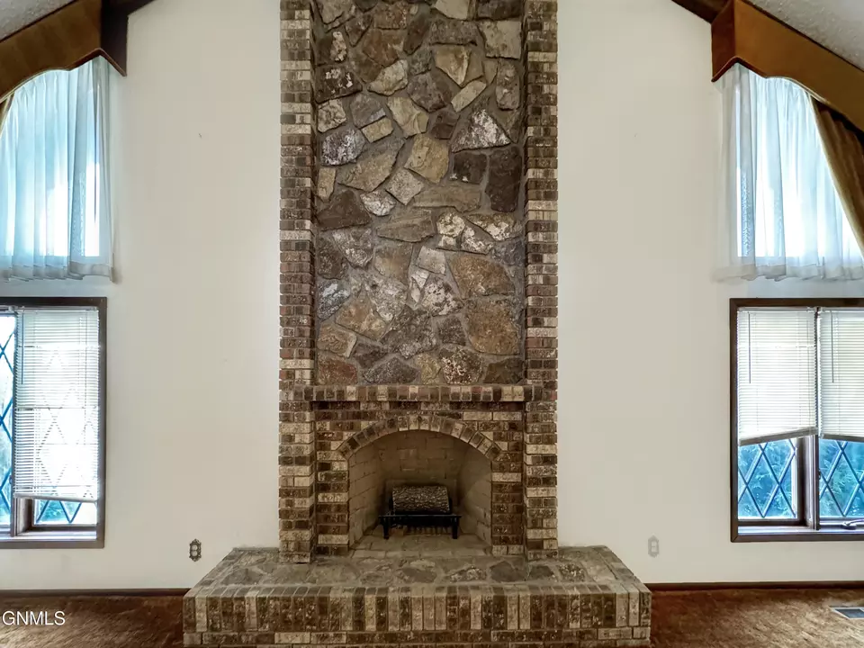 Living - 1804 Crest St, Williston, ND 58801 photo 5 of 10