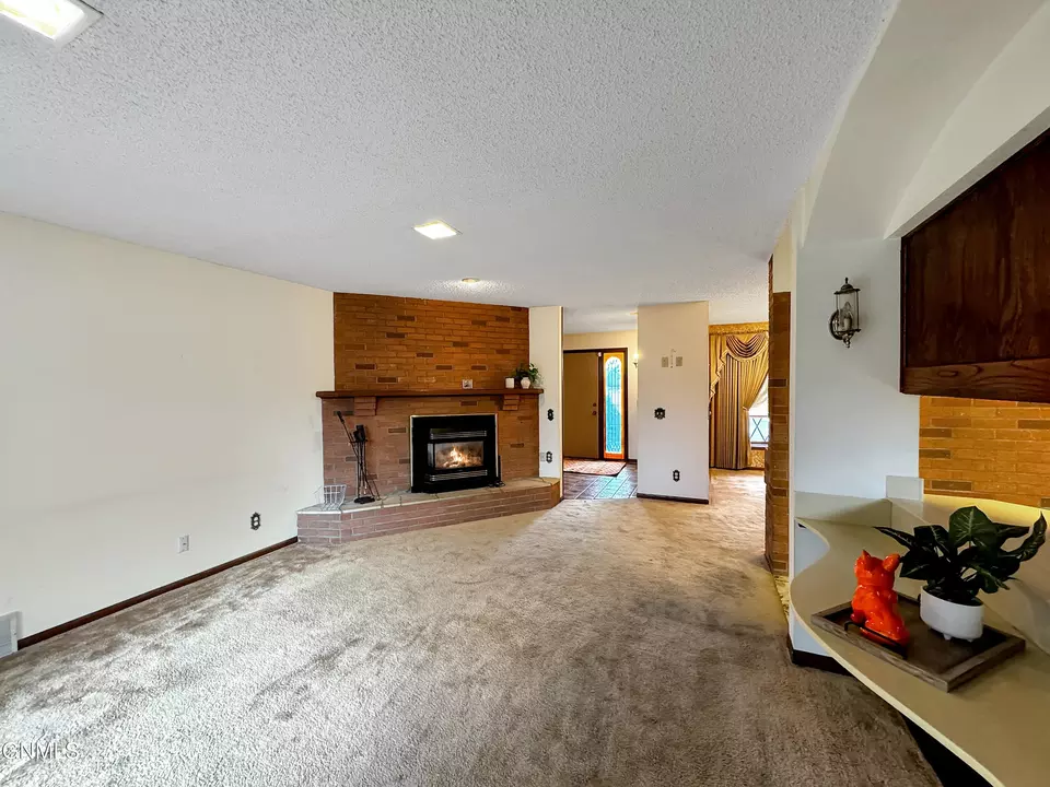 Living - 1804 Crest St, Williston, ND 58801 photo 8 of 10